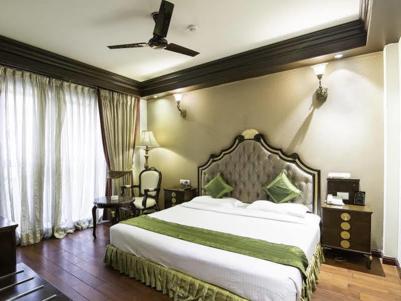 Treebo Tryst Royce New Friends Colony Hotel นิวเดลี ภายนอก รูปภาพ