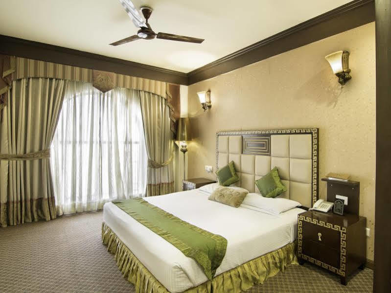 Treebo Tryst Royce New Friends Colony Hotel นิวเดลี ภายนอก รูปภาพ